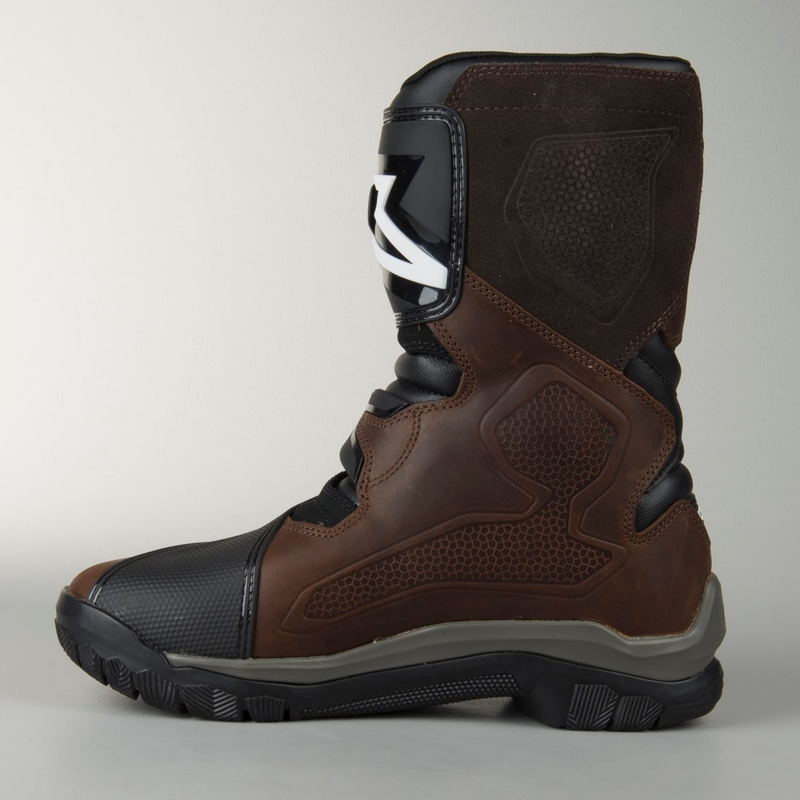 Stredne vysoké čižmy na motocykel Alpinestars Belize Oiled Drystar hnedé