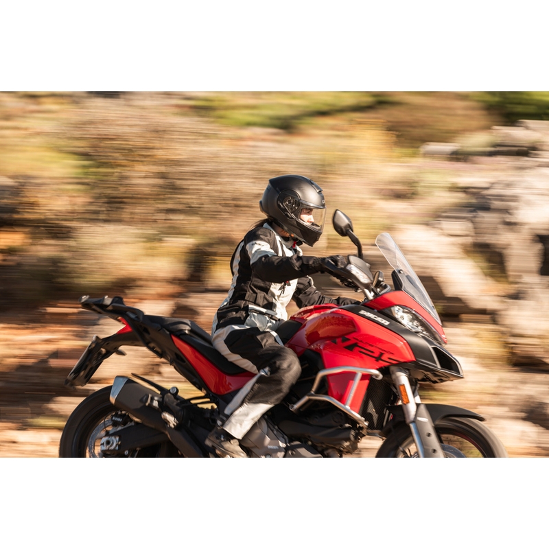 Integrálna helma na motorku Cardo Beyond GTS čierna