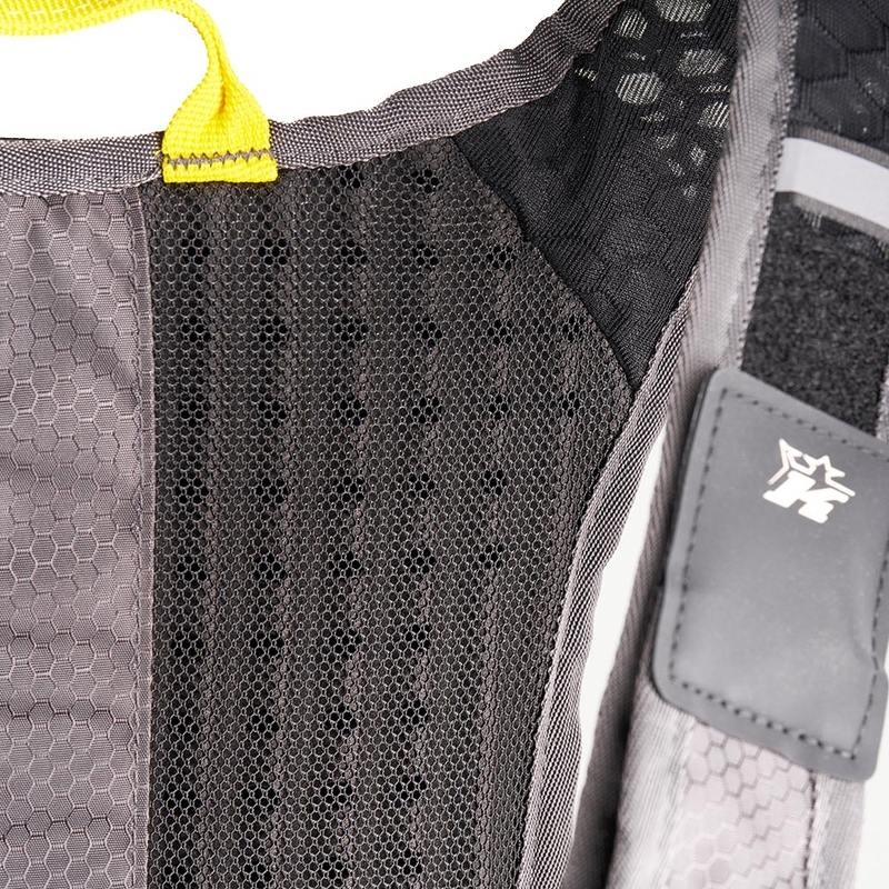 Hydratačný batoh KINI Red Bull 1.0 Hydration Backpack antracitový