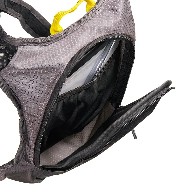 Hydratačný batoh KINI Red Bull 1.0 Hydration Backpack antracitový