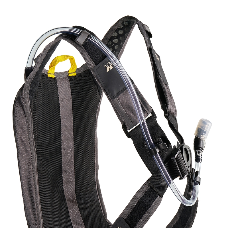 Hydratačný batoh KINI Red Bull 1.0 Hydration Backpack antracitový